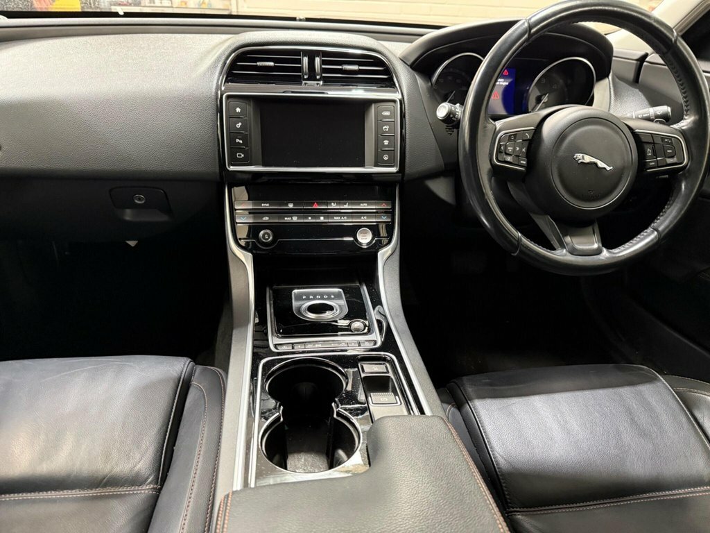 Jaguar XE 2L Prestige Red #2