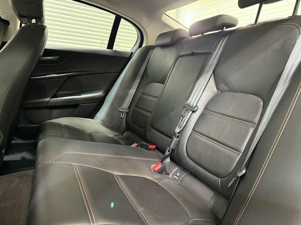 Jaguar XE 2L Prestige Red #4