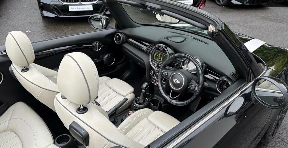Mini Convertible 1.5L Cooper Black