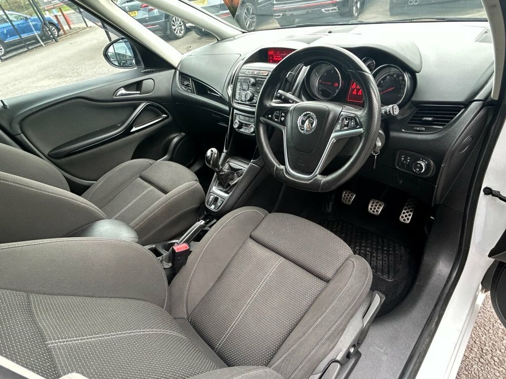 Vauxhall Zafira Tourer 2L Sri White #6