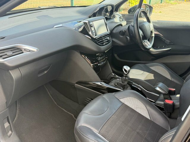 Peugeot 2008 2018 1.2 Puretech Allure Suv Eur Black #6