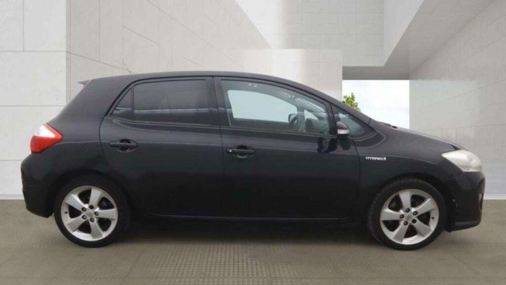 Toyota Auris T Spirit Black #5