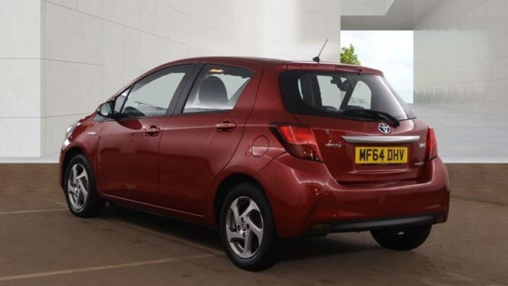 Toyota Yaris Icon Red #4