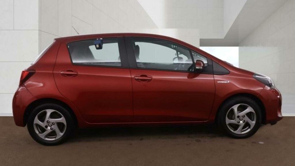 Toyota Yaris Icon Red #5