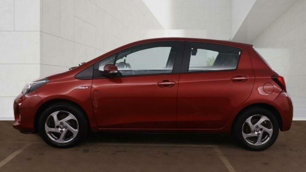 Toyota Yaris Icon Red #6