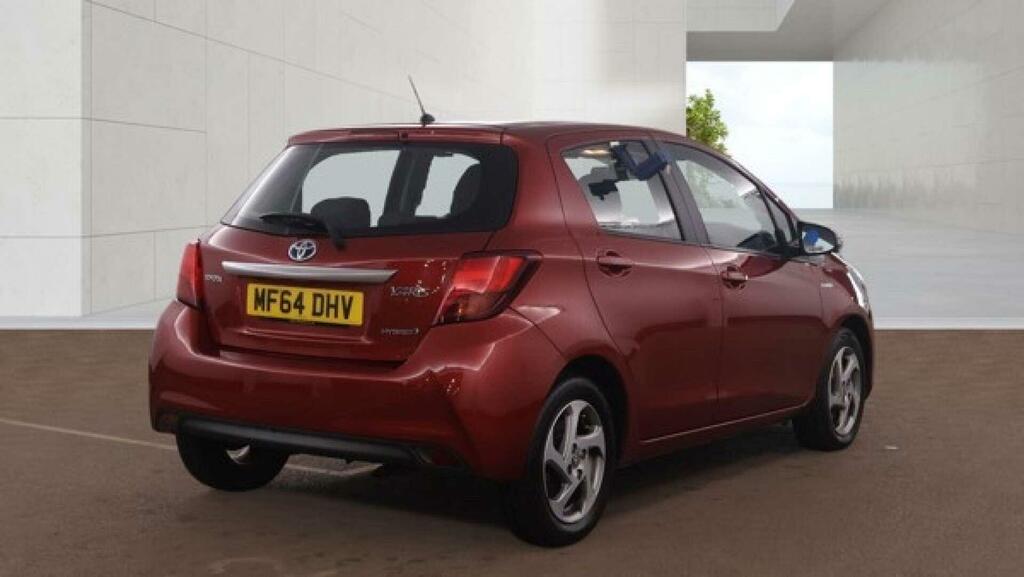 Toyota Yaris Icon Red #3
