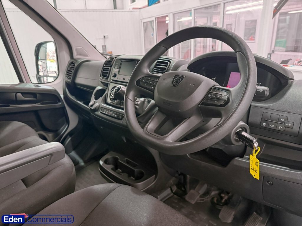 Peugeot Boxer Panel Van Professional Black #15