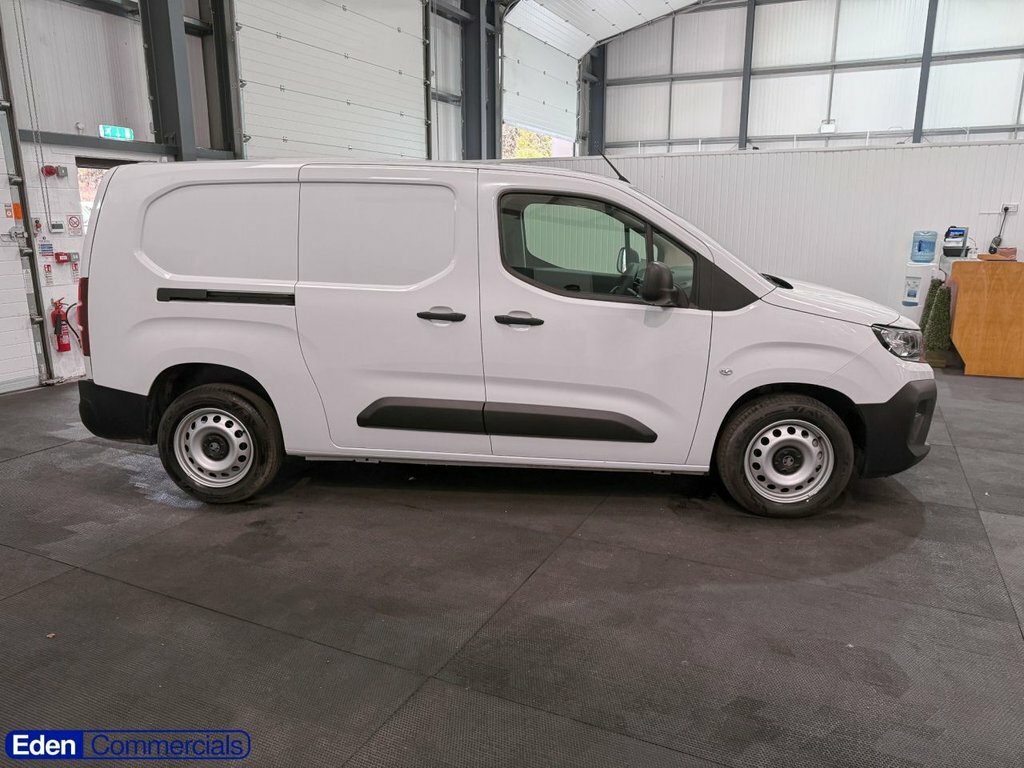Vauxhall Combo 1.5L Prime 6Dr White #2