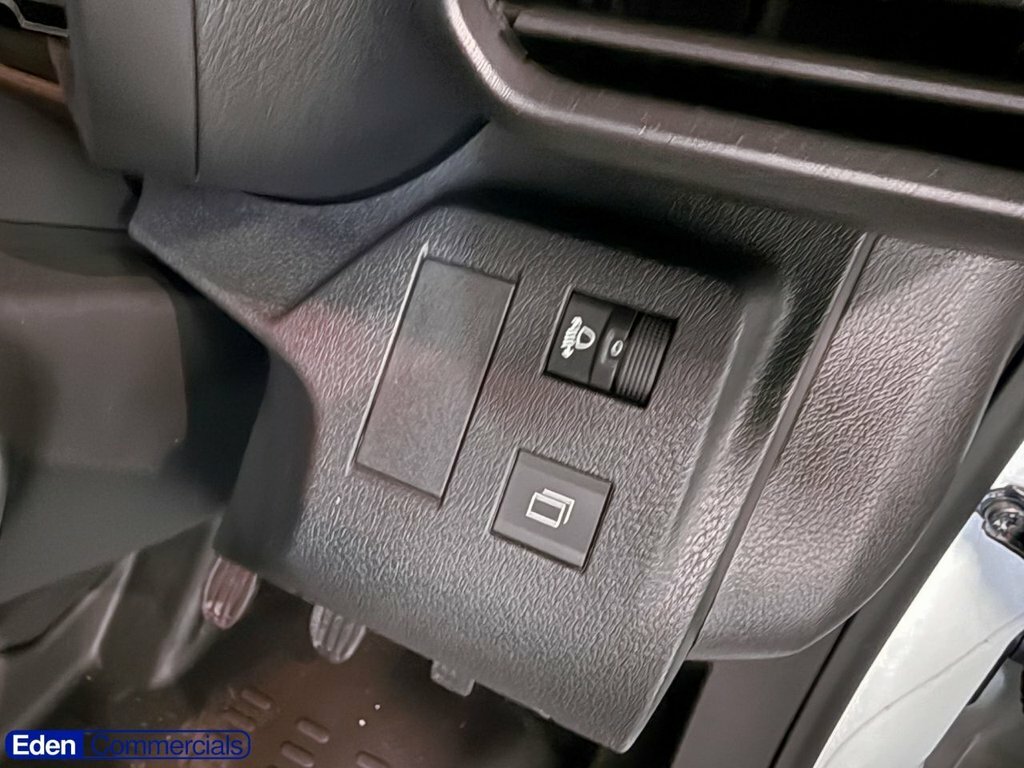 Vauxhall Combo Crg H1 2300 1.5 Tb D 100Ps Pro #21