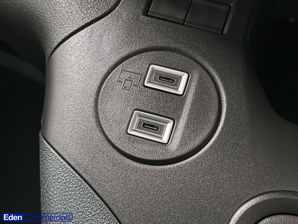 Vauxhall Combo Crg H1 2300 1.5 Tb D 100Ps Pro #29