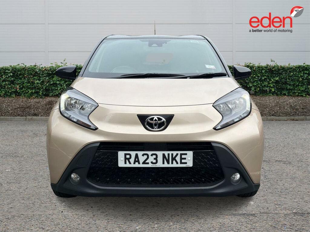 Toyota Aygo X 1.0 Vvt-i Edge Beige #2