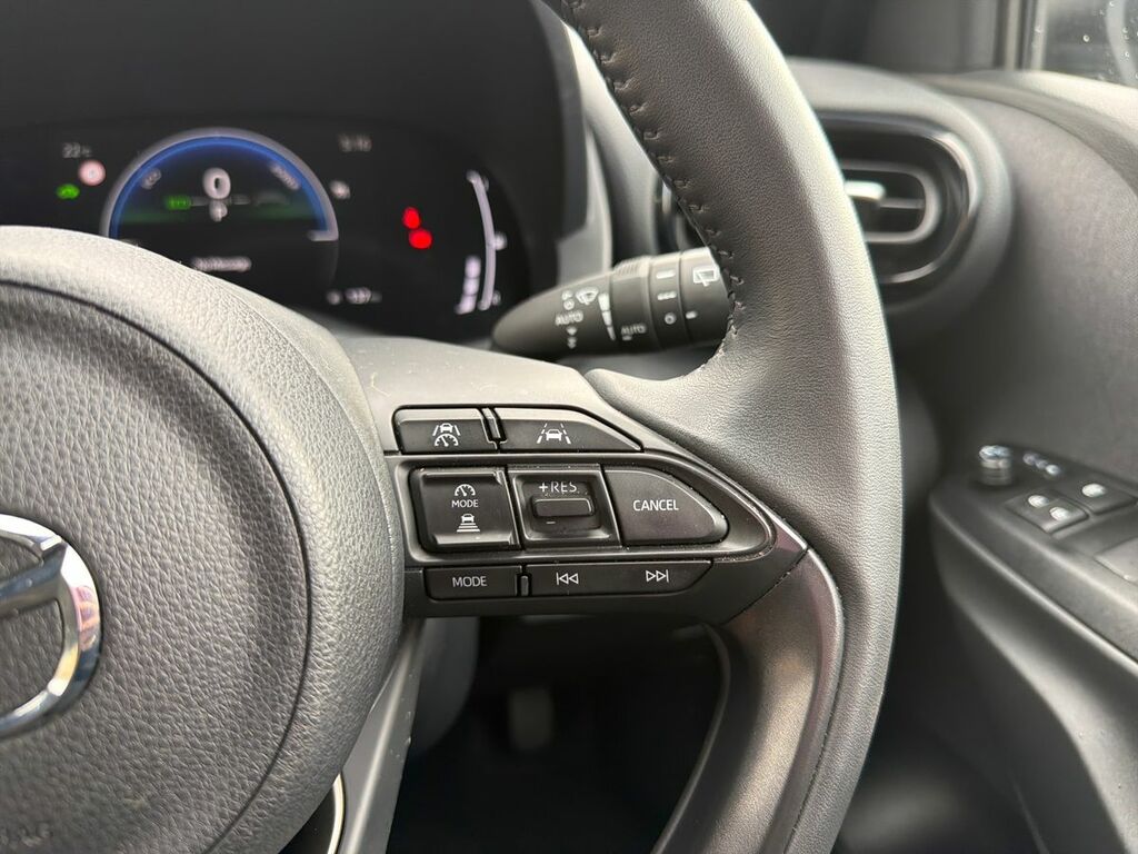 Mazda 2 1.5 E-skyactiv G Mhev Centre-line Red #17