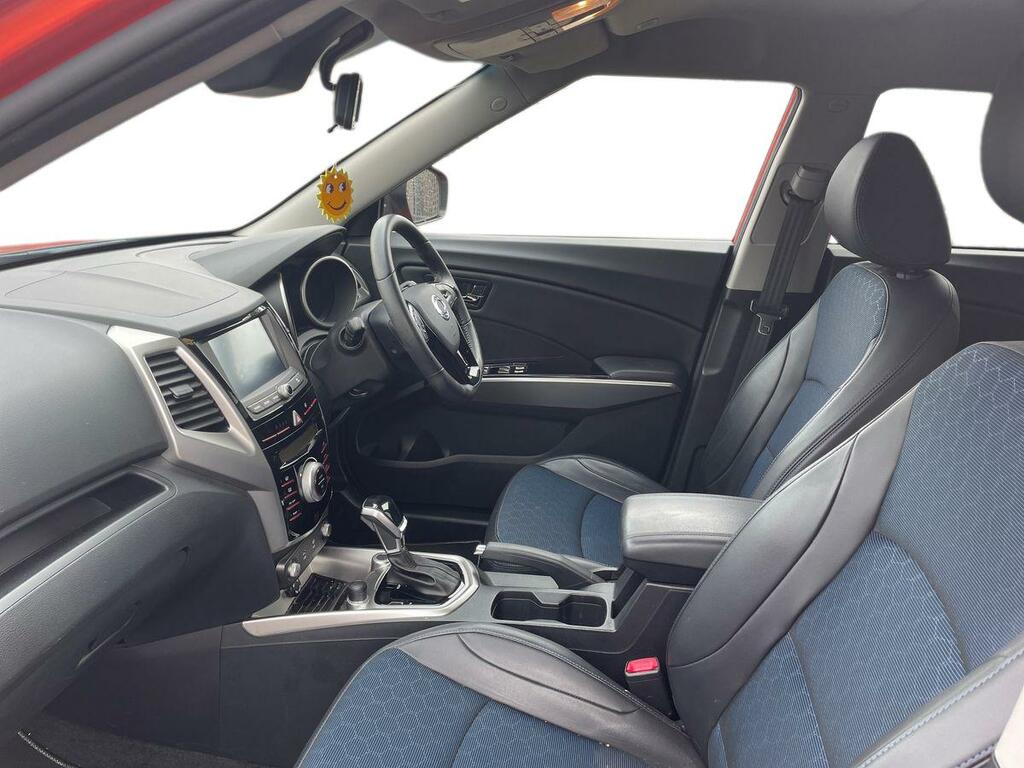 SsangYong Tivoli Hatchback Black #10