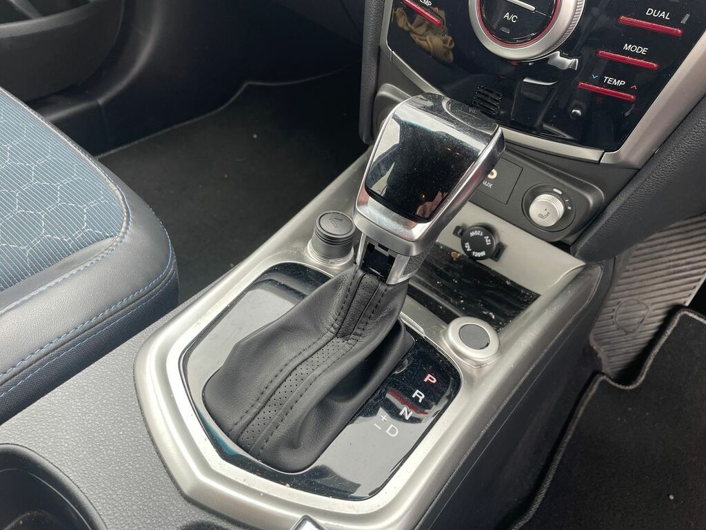 SsangYong Tivoli Hatchback Black #19