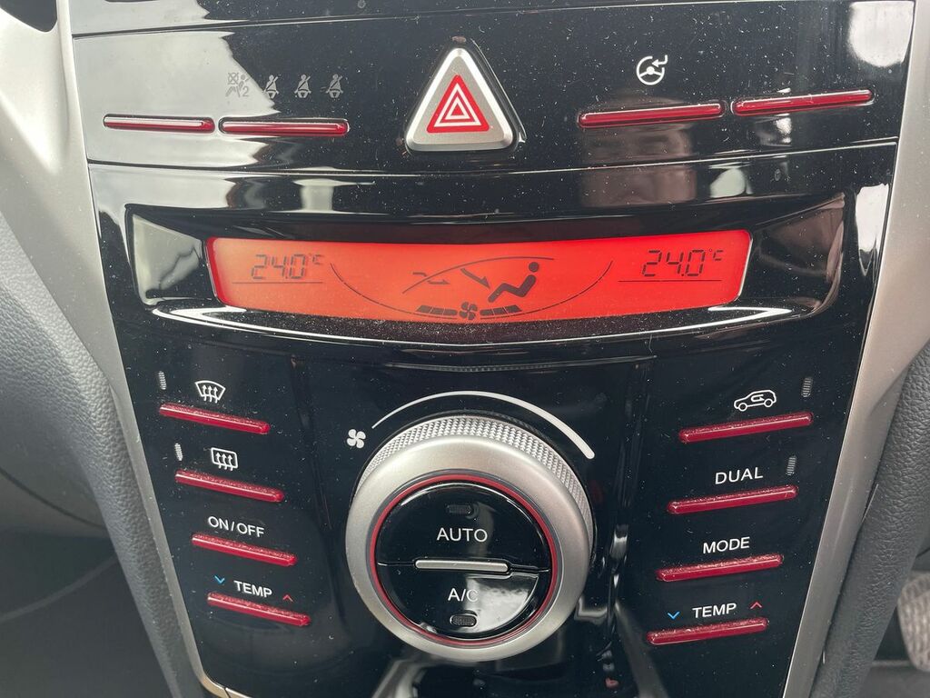 SsangYong Tivoli Hatchback Black #18