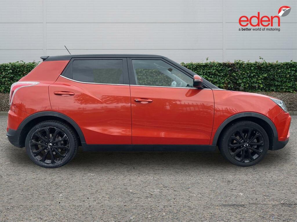 SsangYong Tivoli Hatchback Black #8