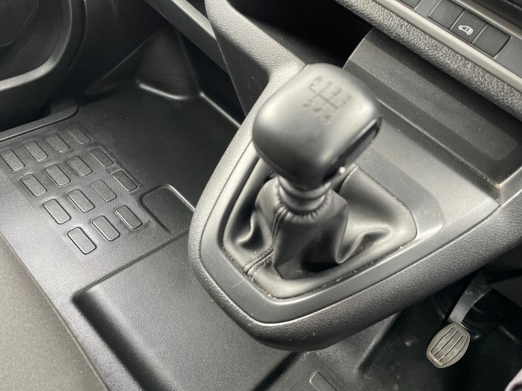 Vauxhall Vivaro Mpv Green #18