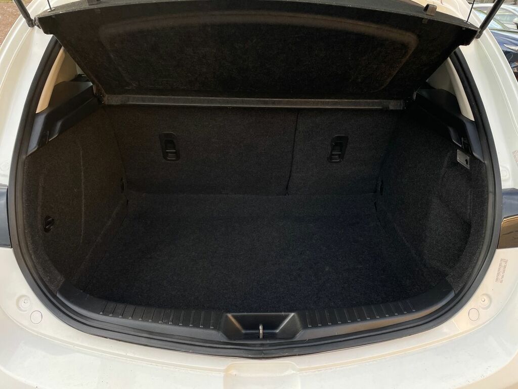 Mazda 3 1.6 Venture Euro 5 White #12