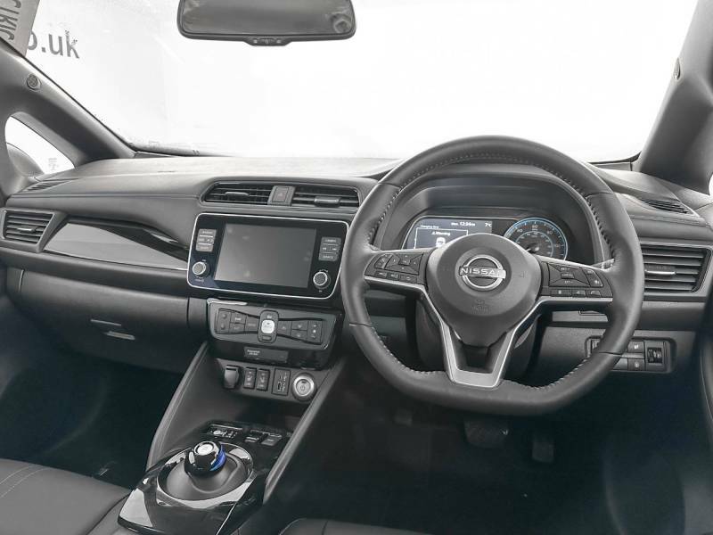 Nissan Leaf 110Kw N-connecta 39Kwh White