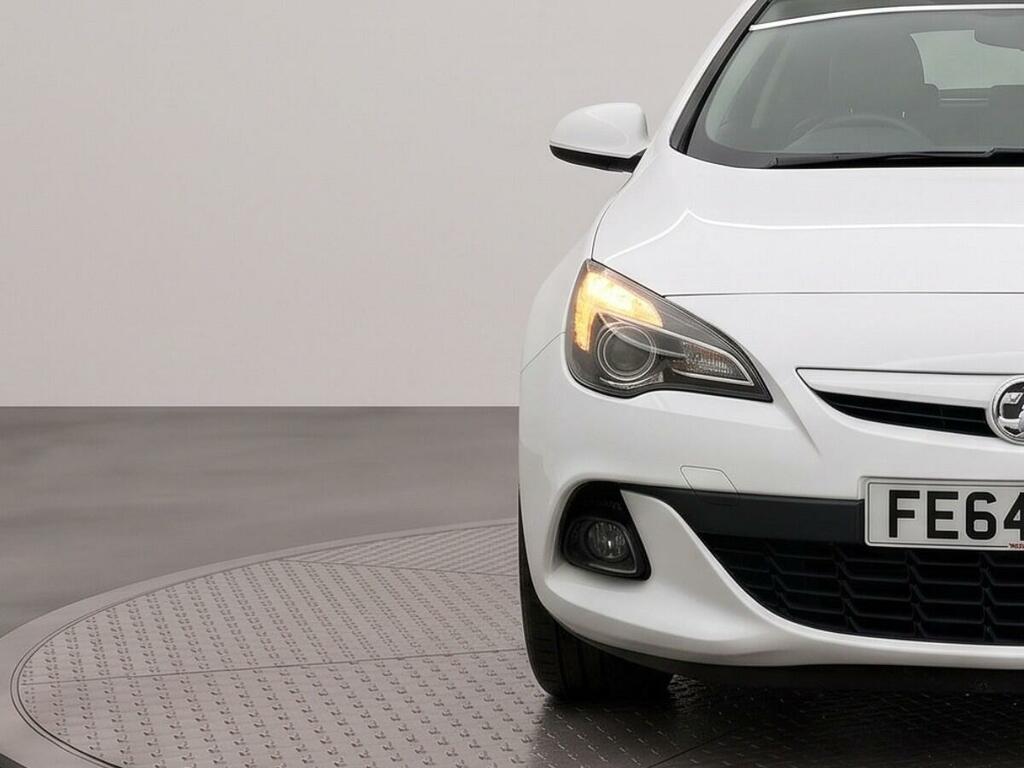 Vauxhall Astra GTC 16V Limited Edition Coupe White #16