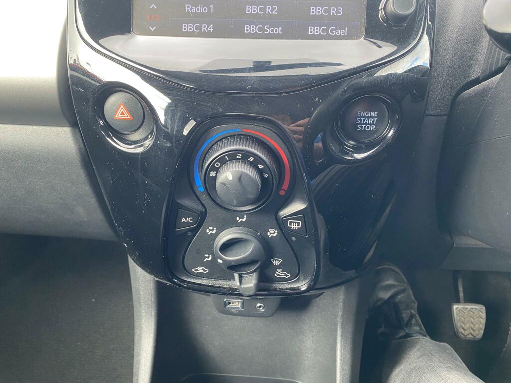 Peugeot 108 1.0 Active Red #21