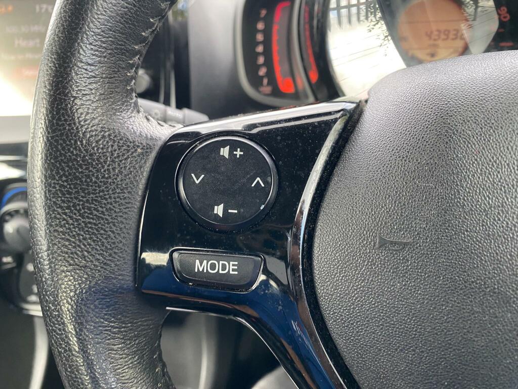 Peugeot 108 1.0 Active Red #23