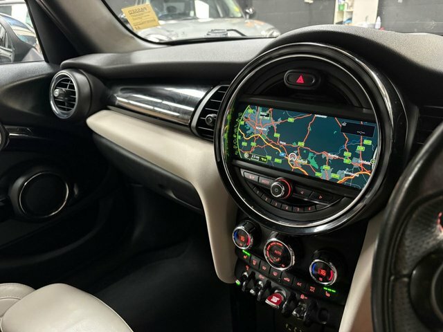 Mini Hatch 2017 1.5 Cooper Hatchback Euro 6 Green #21
