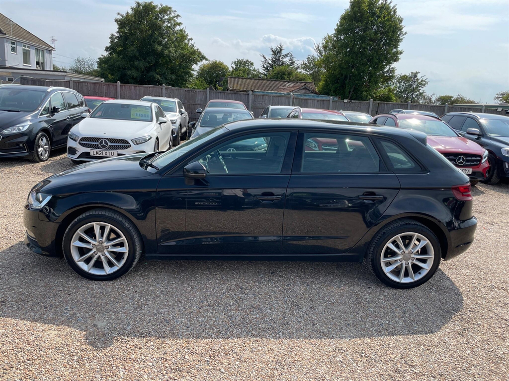 Audi A3 1.6 Tdi Se Sportback S Tronic Euro 5 Ss Black #4