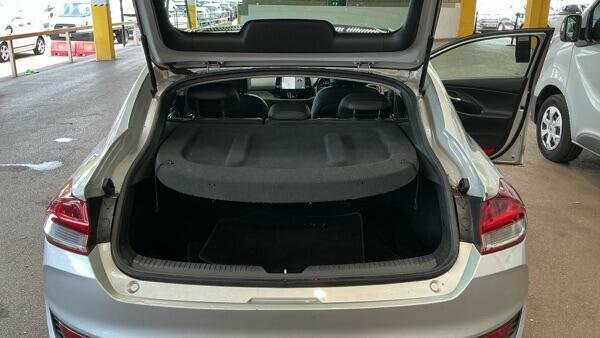 Hyundai I30 1L Se Nav Red #7