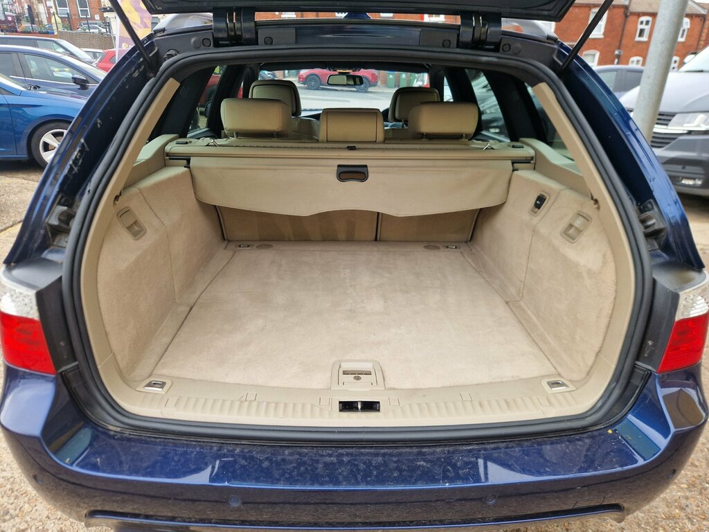 BMW 5 Series Se Blue #17