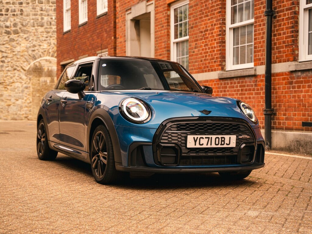 Mini Hatch 1.5 Cooper Sport Hatchback 136 Red #2