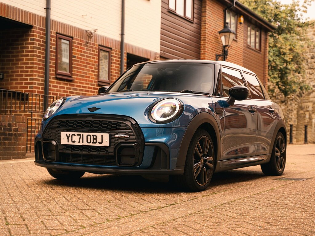 Mini Hatch 1.5 Cooper Sport Hatchback 136 Red #4