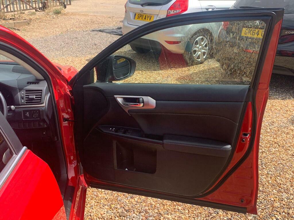 Lexus CT 200H Advance Red #32