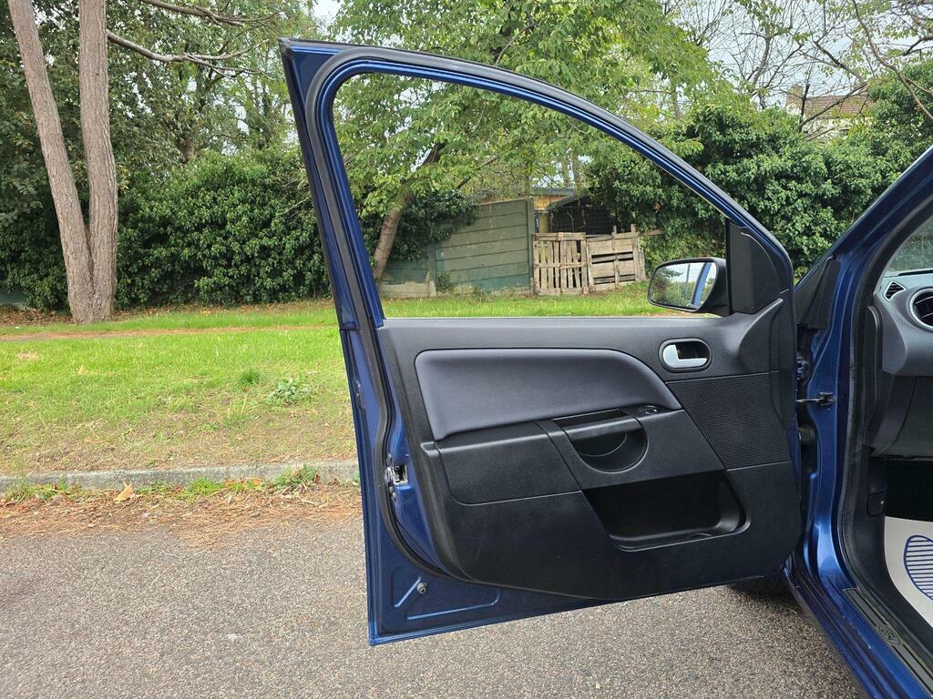 Ford Fiesta Zetec Climate 16V Blue #50