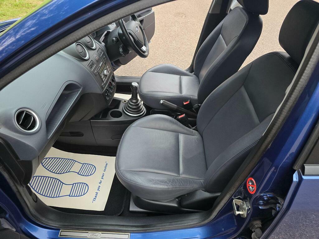 Ford Fiesta Zetec Climate 16V Blue #40