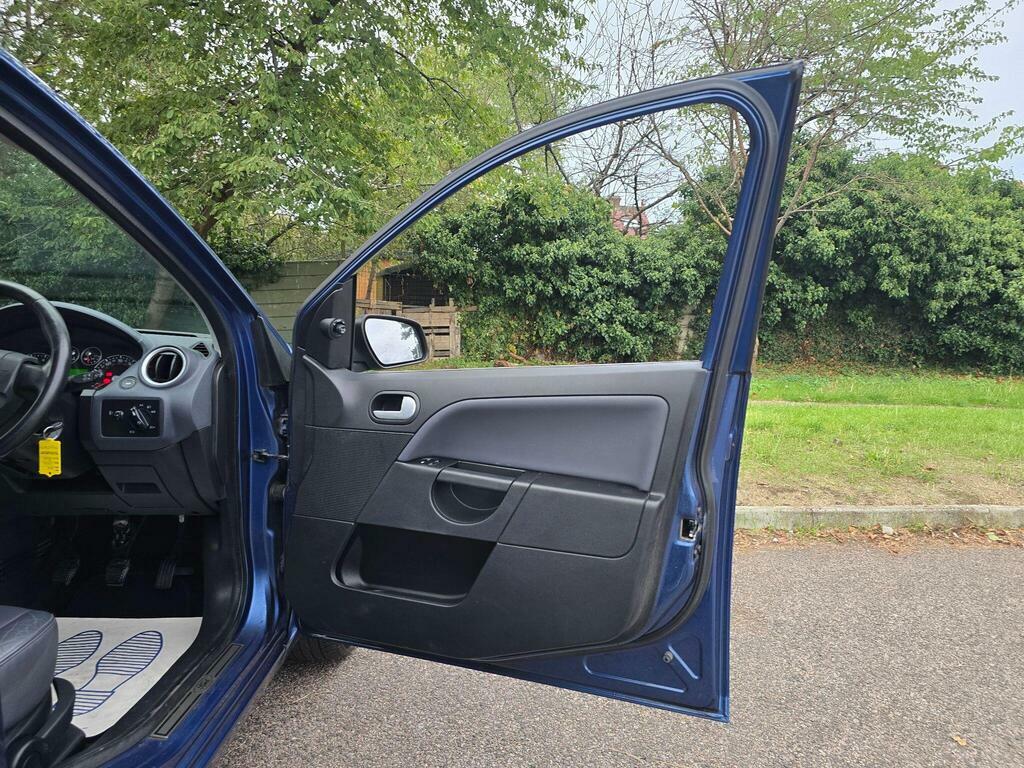 Ford Fiesta Zetec Climate 16V Blue #51