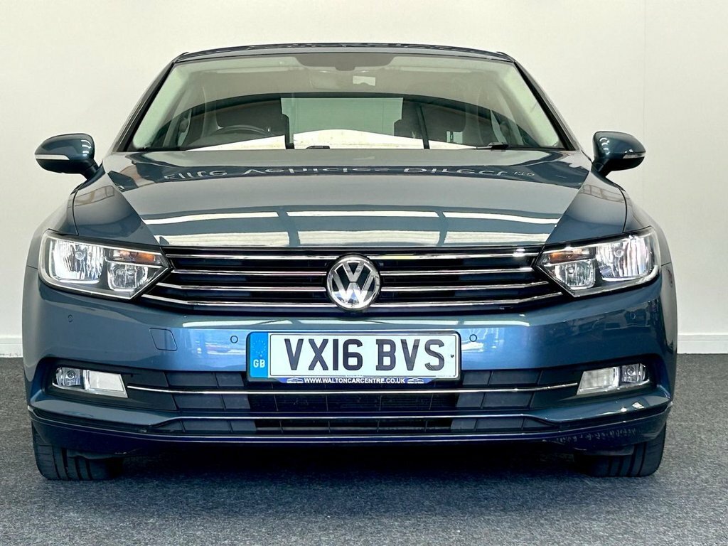 Volkswagen Passat Saloon Blue #2