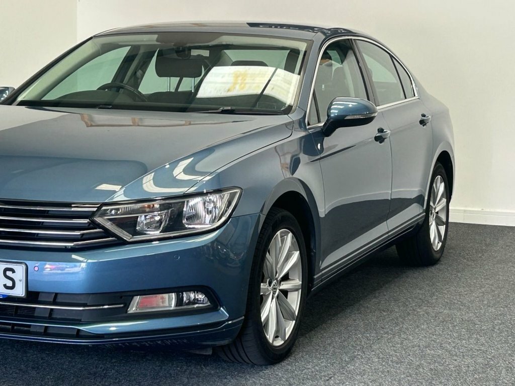 Volkswagen Passat Saloon Blue #5