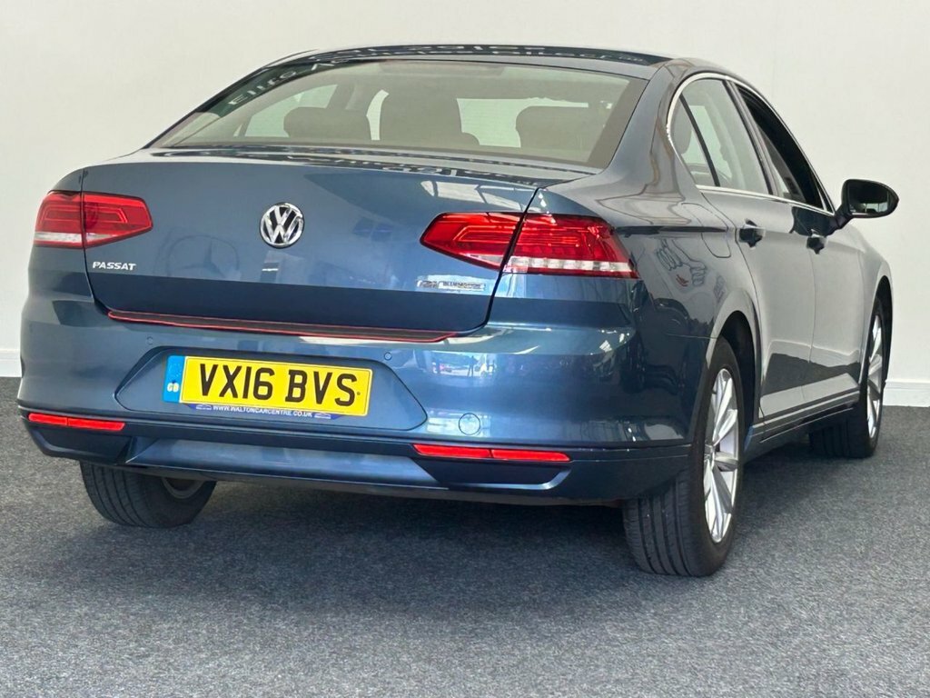 Volkswagen Passat Saloon Blue #4