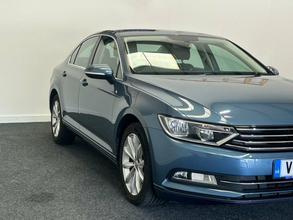 Volkswagen Passat Saloon Blue #6