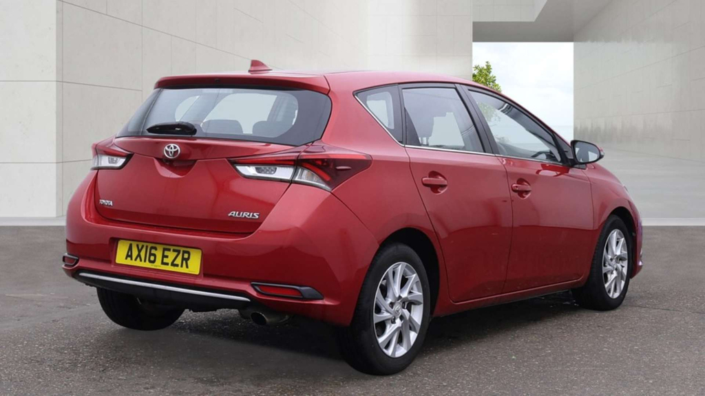 Toyota Auris Hatchback Red #4