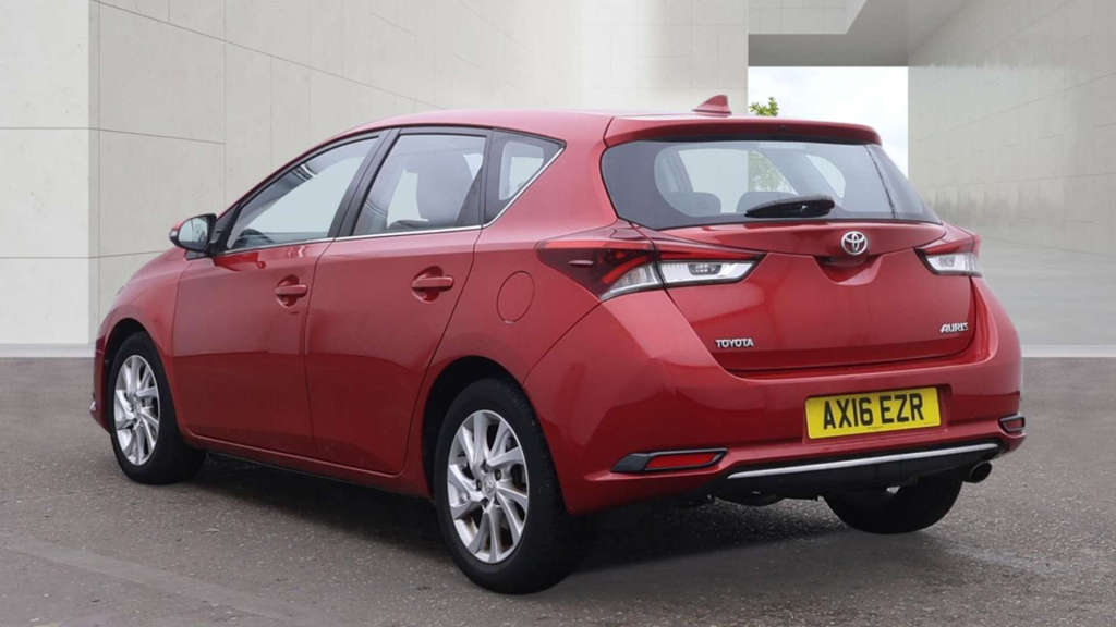 Toyota Auris Hatchback Red #3