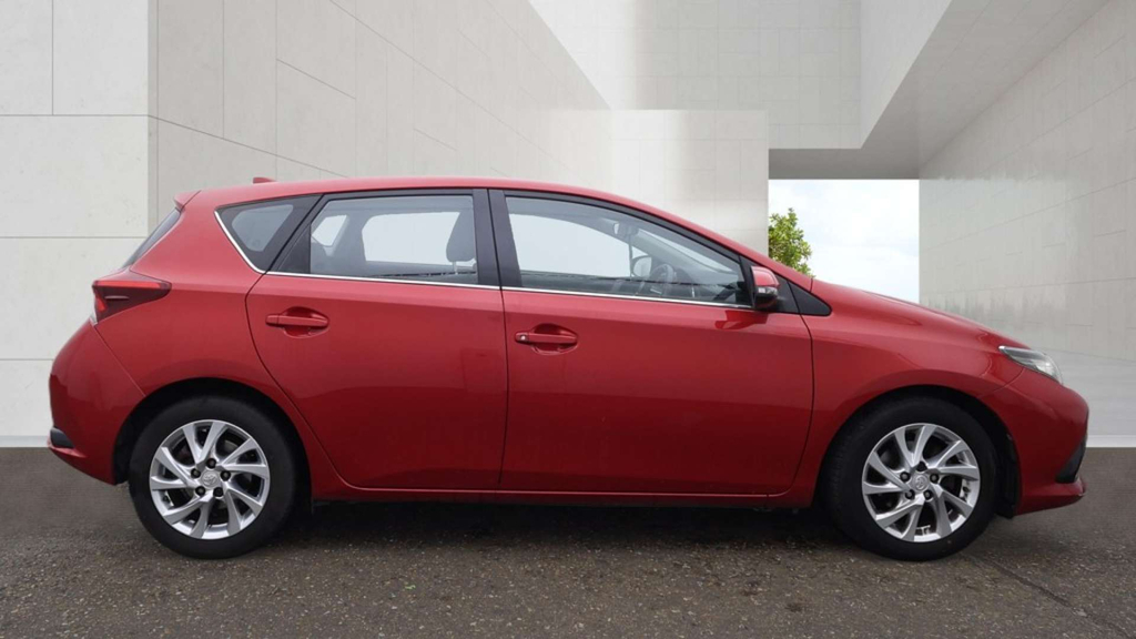 Toyota Auris Hatchback Red #5