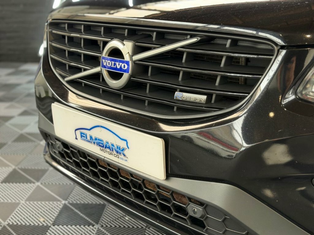 Volvo XC60 2.4L R-design Lux Nav Black #2