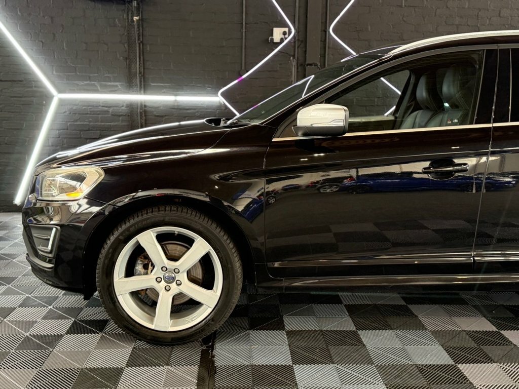 Volvo XC60 2.4L R-design Lux Nav Black #6