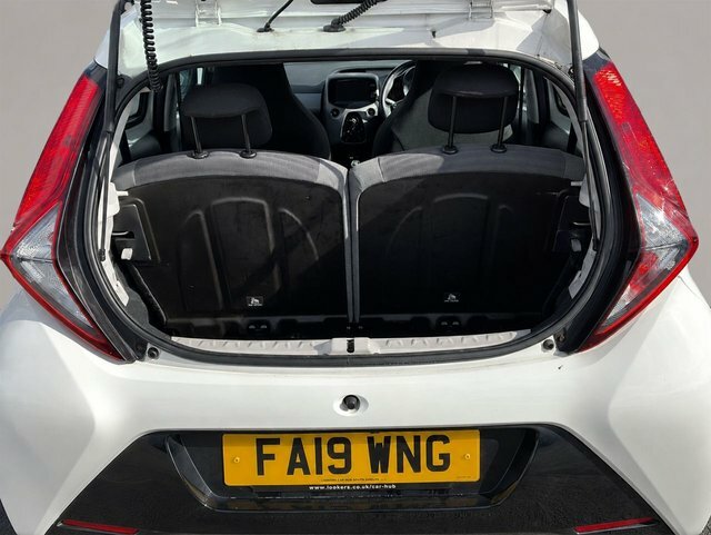Toyota Aygo 1.0 Vvt-i X-play Hatchback White #5