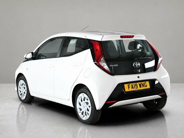Toyota Aygo 1.0 Vvt-i X-play Hatchback White #4