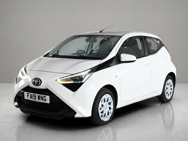 Toyota Aygo 1.0 Vvt-i X-play Hatchback White #3