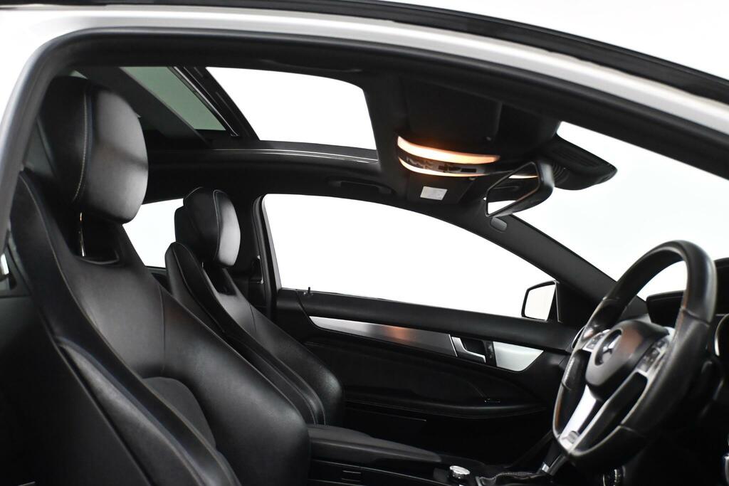 Mercedes-Benz C Class Saloon Blue #10