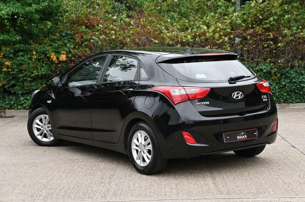 Hyundai I30 Blue Drive Se Red #7